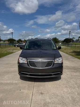 2016 Chrysler Town & Country Touring 121.2" WB - miniatura 2