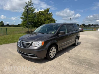 2016 Chrysler Town & Country Touring 121.2" WB - miniatura 4