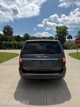 2016 Chrysler Town & Country Touring 121.2" WB - miniatura 5