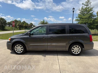 2016 Chrysler Town & Country Touring 121.2" WB - miniatura 6