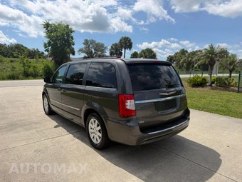 2016 Chrysler Town & Country Touring 121.2" WB - miniatura 7