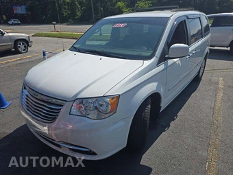 2016 Chrysler Town & Country Touring 121.2" WB