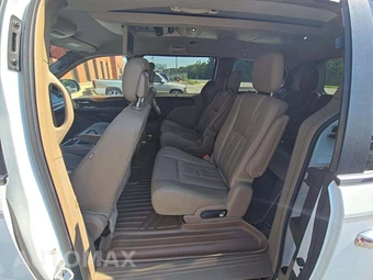 2016 Chrysler Town & Country Touring 121.2" WB - miniatura 13