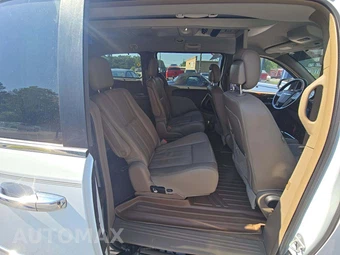 2016 Chrysler Town & Country Touring 121.2" WB - miniatura 17