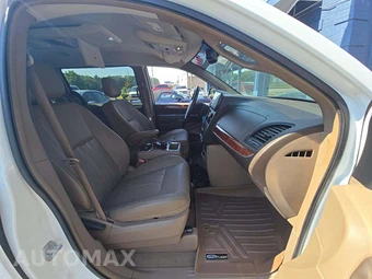 2016 Chrysler Town & Country Touring 121.2" WB - miniatura 19