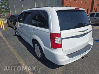 2016 Chrysler Town & Country Touring 121.2" WB - miniatura 2