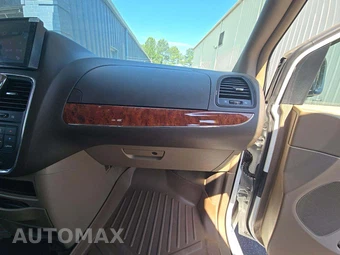 2016 Chrysler Town & Country Touring 121.2" WB - miniatura 20