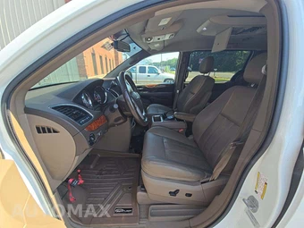 2016 Chrysler Town & Country Touring 121.2" WB - miniatura 6
