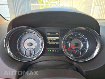 2016 Chrysler Town & Country Touring 121.2" WB - miniatura 9