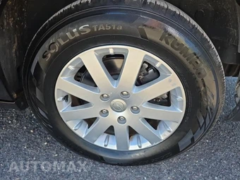 2016 Chrysler Town & Country Touring 121.2" WB – miniatura 11