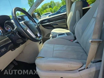 2016 Chrysler Town & Country Touring 121.2" WB – miniatura 13