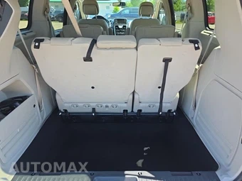 2016 Chrysler Town & Country Touring 121.2" WB – miniatura 19