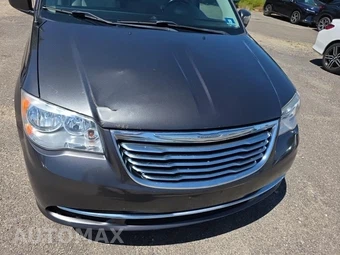 2016 Chrysler Town & Country Touring 121.2" WB – miniatura 2