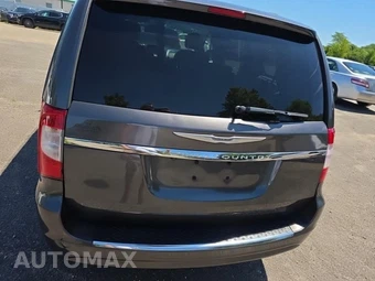 2016 Chrysler Town & Country Touring 121.2" WB – miniatura 5