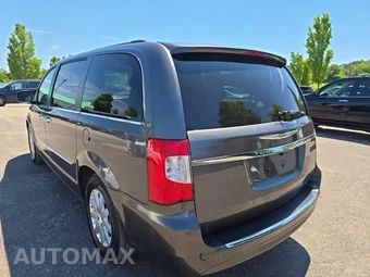 2016 Chrysler Town & Country Touring 121.2" WB – miniatura 6