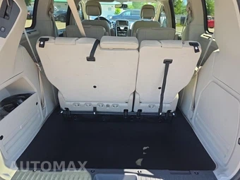 2016 Chrysler Town & Country Touring 121.2" WB – miniatura 7