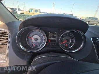 2016 Chrysler Town & Country Touring 121.2" WB - miniatura 12