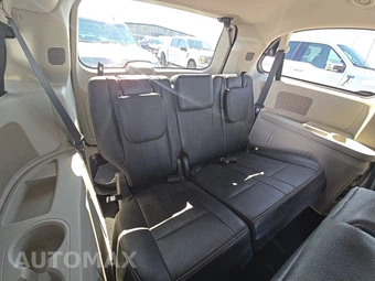 2016 Chrysler Town & Country Touring 121.2" WB - miniatura 14