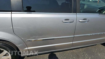 2016 Chrysler Town & Country Touring 121.2" WB - miniatura 29
