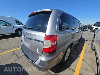 2016 Chrysler Town & Country Touring 121.2" WB - miniatura 4