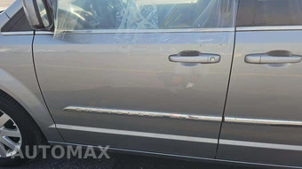 2016 Chrysler Town & Country Touring 121.2" WB - miniatura 41