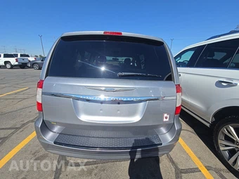 2016 Chrysler Town & Country Touring 121.2" WB - miniatura 5