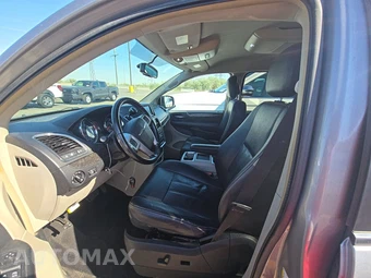 2016 Chrysler Town & Country Touring 121.2" WB - miniatura 7