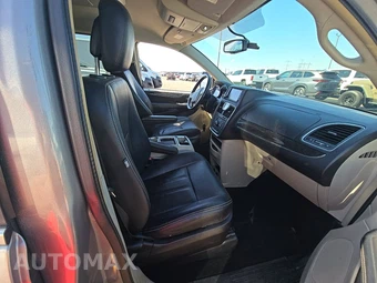 2016 Chrysler Town & Country Touring 121.2" WB - miniatura 8