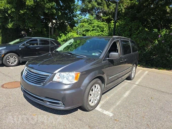 2016 Chrysler Town & Country Touring 121.2" WB