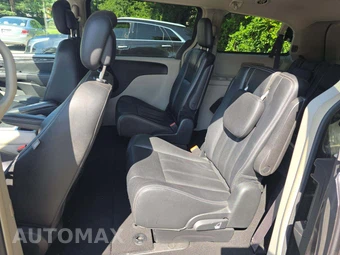 2016 Chrysler Town & Country Touring 121.2" WB - miniatura 13