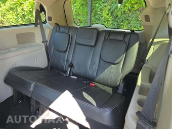 2016 Chrysler Town & Country Touring 121.2" WB - miniatura 14