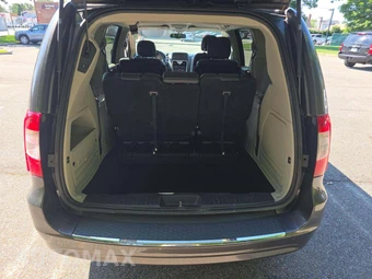 2016 Chrysler Town & Country Touring 121.2" WB - miniatura 15