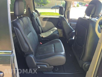2016 Chrysler Town & Country Touring 121.2" WB - miniatura 17