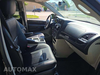 2016 Chrysler Town & Country Touring 121.2" WB - miniatura 19