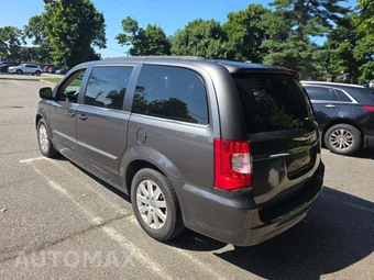 2016 Chrysler Town & Country Touring 121.2" WB - miniatura 2