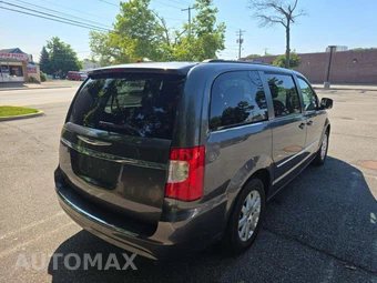 2016 Chrysler Town & Country Touring 121.2" WB - miniatura 3