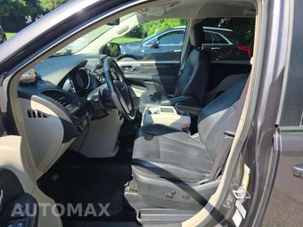 2016 Chrysler Town & Country Touring 121.2" WB - miniatura 6