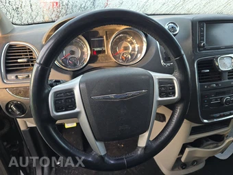 2016 Chrysler Town & Country Touring 121.2" WB - miniatura 10