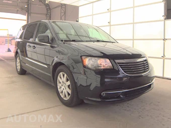 2016 Chrysler Town & Country Touring 121.2" WB - miniatura 3