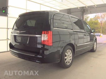 2016 Chrysler Town & Country Touring 121.2" WB - miniatura 4