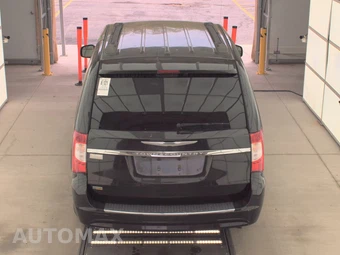 2016 Chrysler Town & Country Touring 121.2" WB - miniatura 5