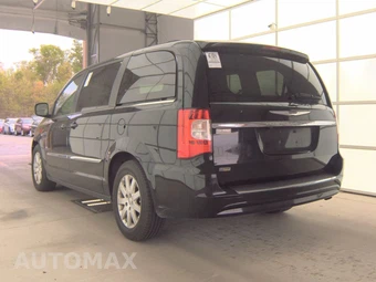 2016 Chrysler Town & Country Touring 121.2" WB - miniatura 6