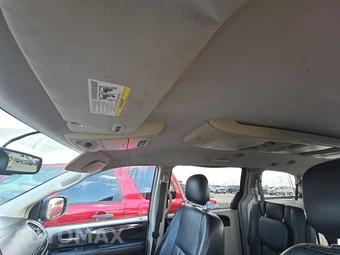 2016 Chrysler Town & Country Touring 121.2" WB – miniatura 19