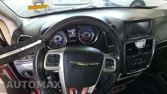 2016 Chrysler Town & Country Touring 121.2" WB – miniatura 38