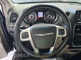 2016 Chrysler Town & Country Touring 121.2" WB - miniatura 10