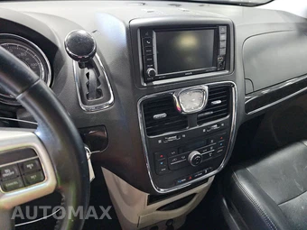 2016 Chrysler Town & Country Touring 121.2" WB - miniatura 11