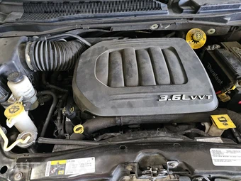 2016 Chrysler Town & Country Touring 121.2" WB - miniatura 17
