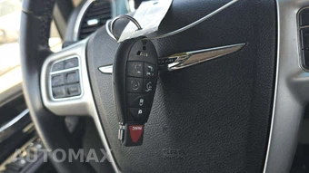 2016 Chrysler Town & Country Touring 121.2" WB - miniatura 20