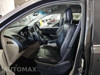 2016 Chrysler Town & Country Touring 121.2" WB - miniatura 7