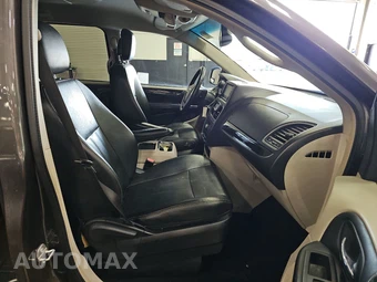 2016 Chrysler Town & Country Touring 121.2" WB - miniatura 8